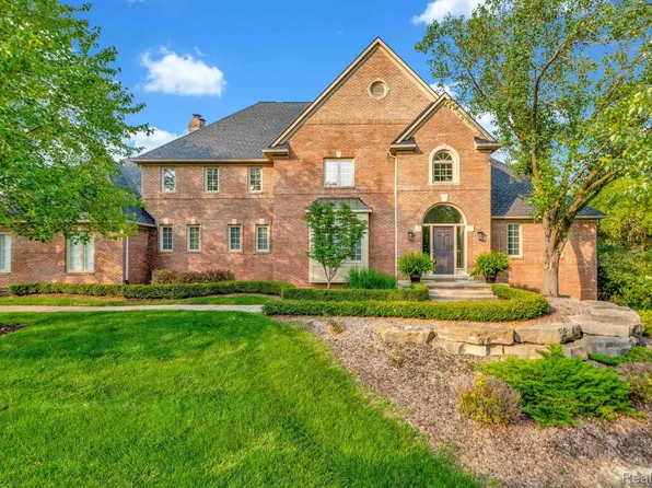 4880 Goodison Place Dr, Rochester, MI 48306