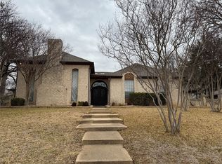 921 Angela Dr, Lewisville, TX 75067