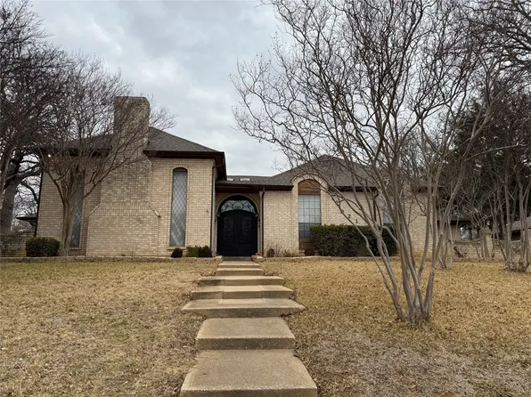 921 Angela Dr, Lewisville, TX 75067