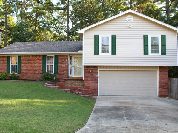 3 Castle Hill Ct, Little Rock, AR 72227