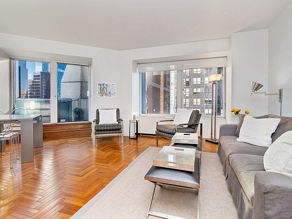 3rd image of 150 W 56th St APT 2805