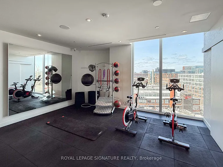 135 E Liberty St #Penthouse 9 — Photo 32