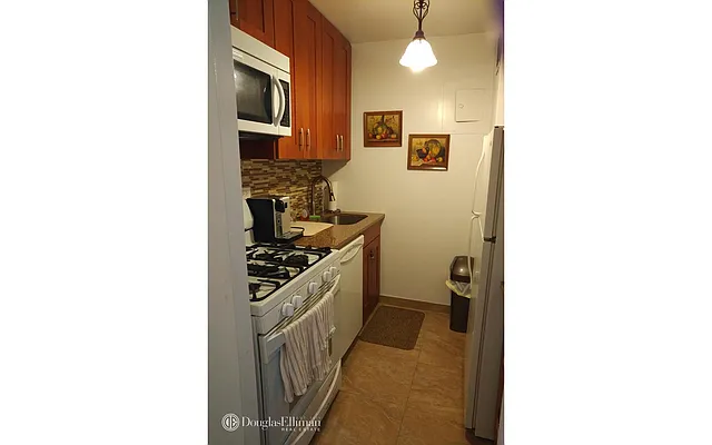 Rented by Douglas Elliman | media 26