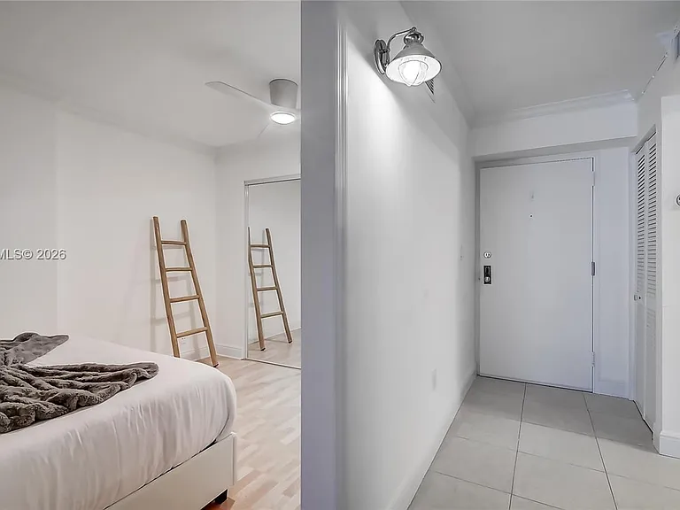 2401 Collins Ave #904 — Photo 2