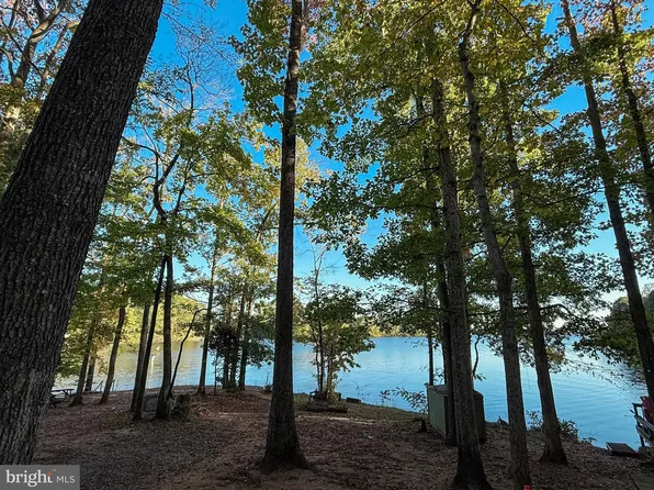 3819 Breaknock Rd, Bumpass, VA 23024