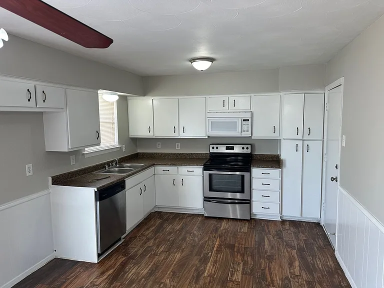 4614 Hanover Dr — Photo 6
