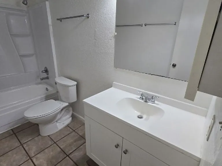 2784 N Columbus Blvd — Photo 11