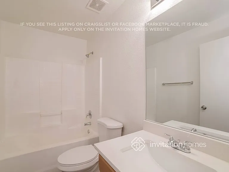 802 E Roberts Ave — Photo 12
