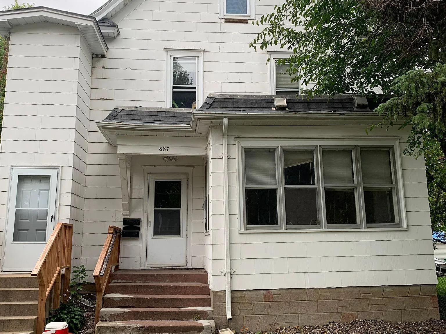 8 bed, 4571 sqft, $3,600 — Photo 1