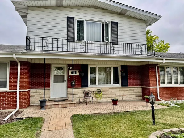 7111 W Niles Ave, Niles, IL 60714