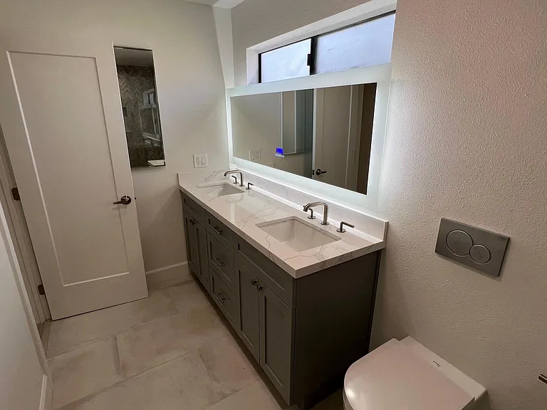 Master Bathroom Pict 5