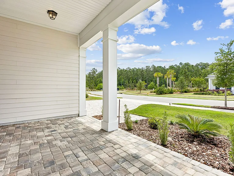 351 Sawgrass Dr — Photo 5