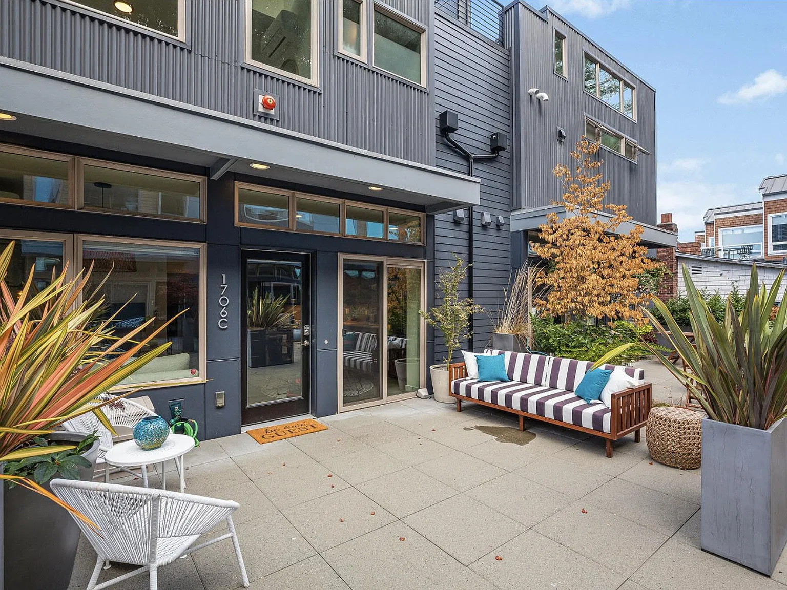 1706 Alki Ave SW — Photo 3