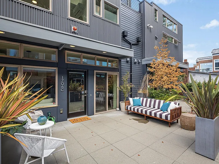 1706 Alki Ave SW #C — Photo 3
