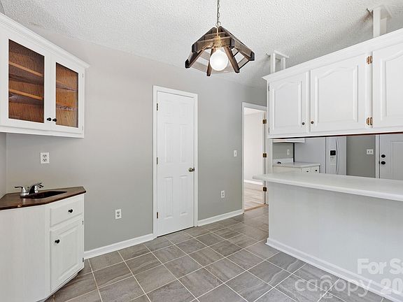 5th image of 340 Oakwood Ln