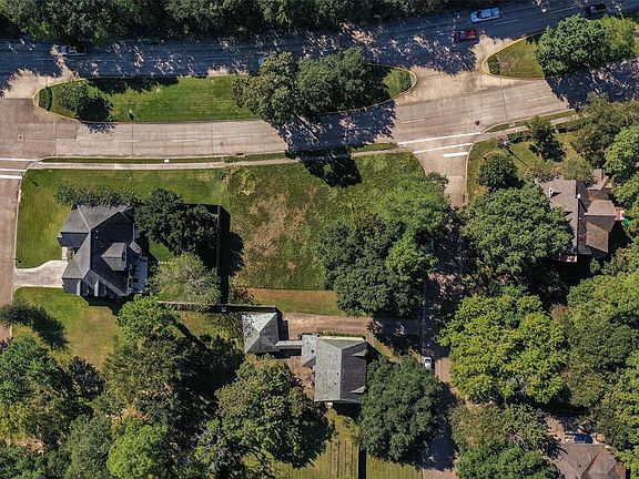 4th image of 10819 Moorcreek Dr
