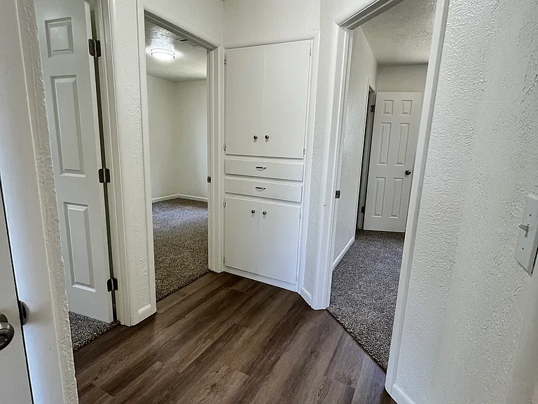 2708 SW 60th St — Photo 3