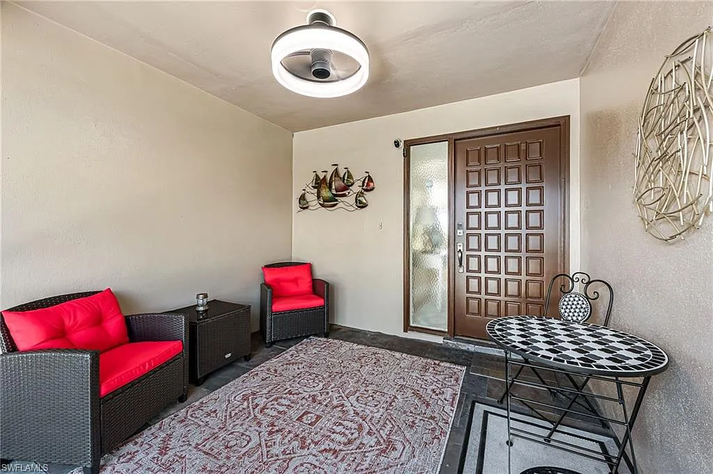 3 bed, 2.0 bath, 1827 sqft, $7,500 — Photo 2