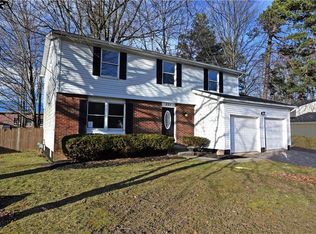 231 Greenbriar Dr, Cortland, OH
