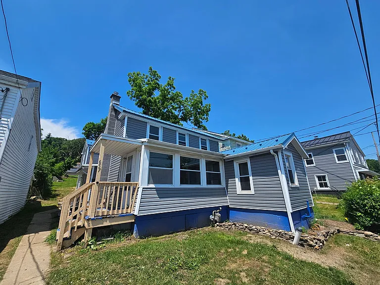 657 Middle St — Photo 1