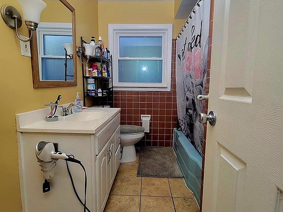 4th image of 6831 Whitby St