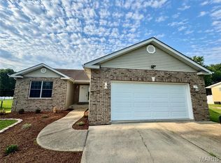 8532 Country Ln, Troy, IL 62294