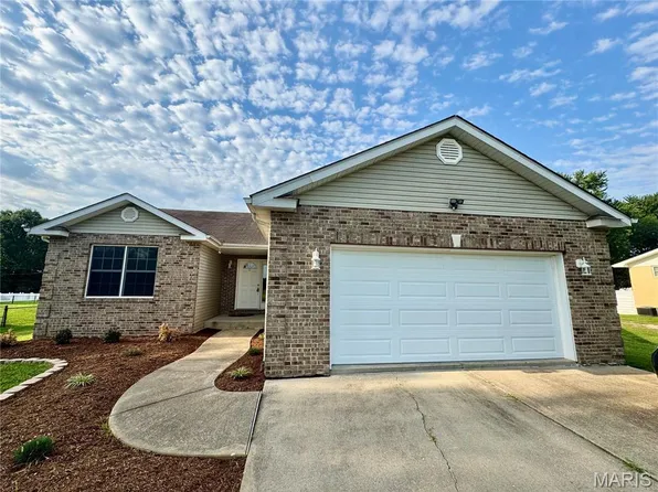 8532 Country Ln, Troy, IL 62294