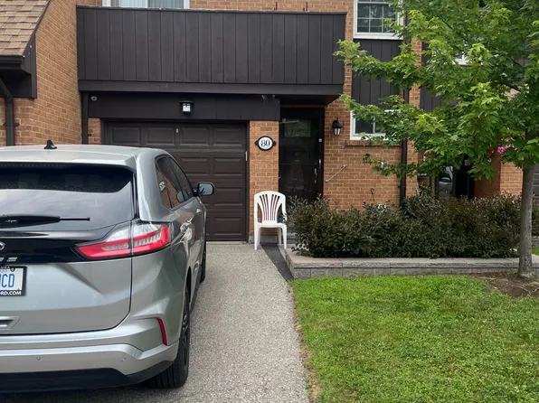 1951 Rathburn Rd E #80, Mississauga, ON L4W 2N9