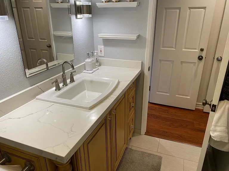 8860 Villa La Jolla Dr #107 — Photo 6