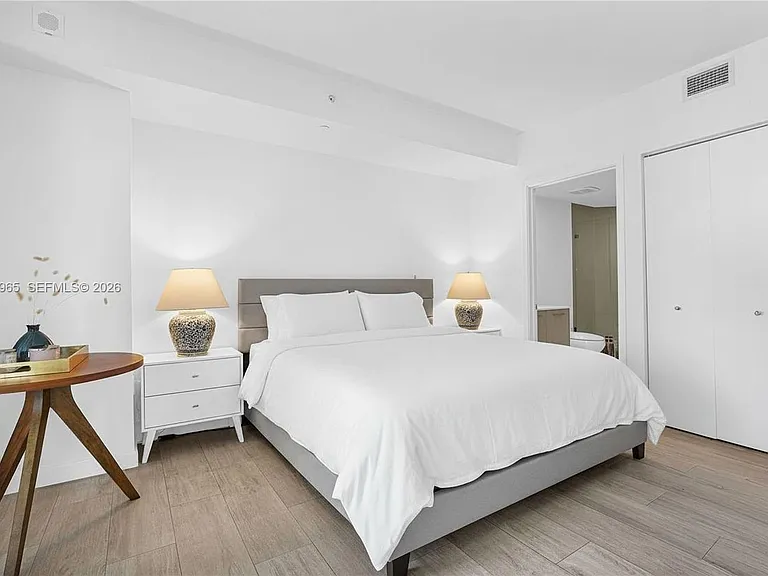 45 SW 9th St #2901 — Photo 14