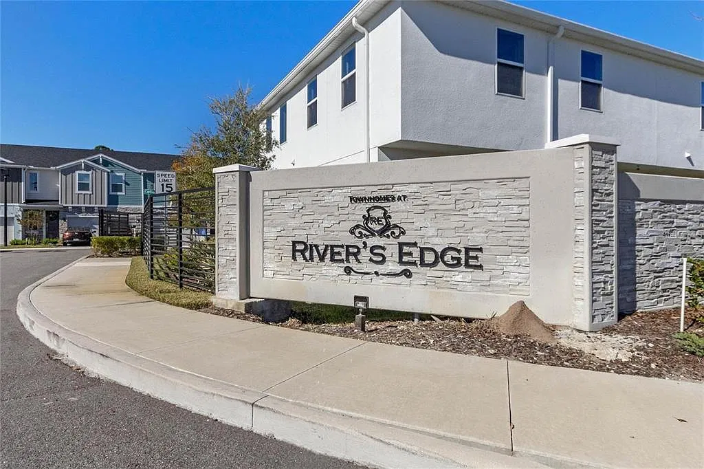 3 bed, 2.5 bath, 1802 sqft, $2,550 — Photo 2