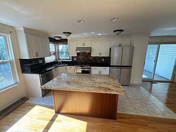 4th image of 544 Lake St #A