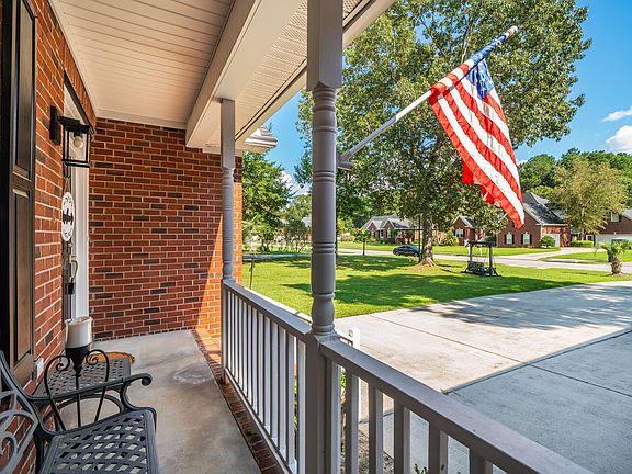 5th image of 697 Hamlet Cir