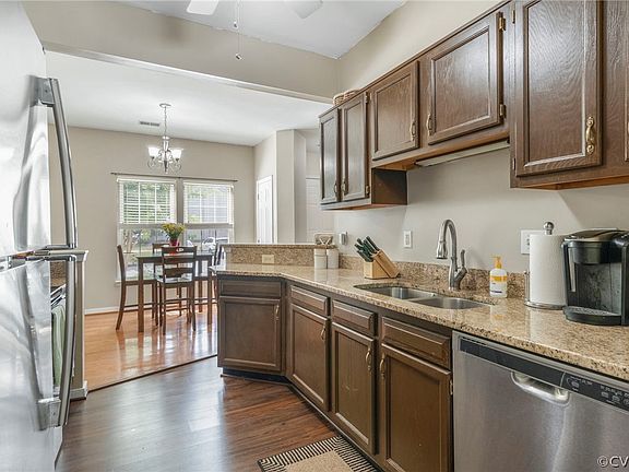 5th image of 2957 Queensland Dr