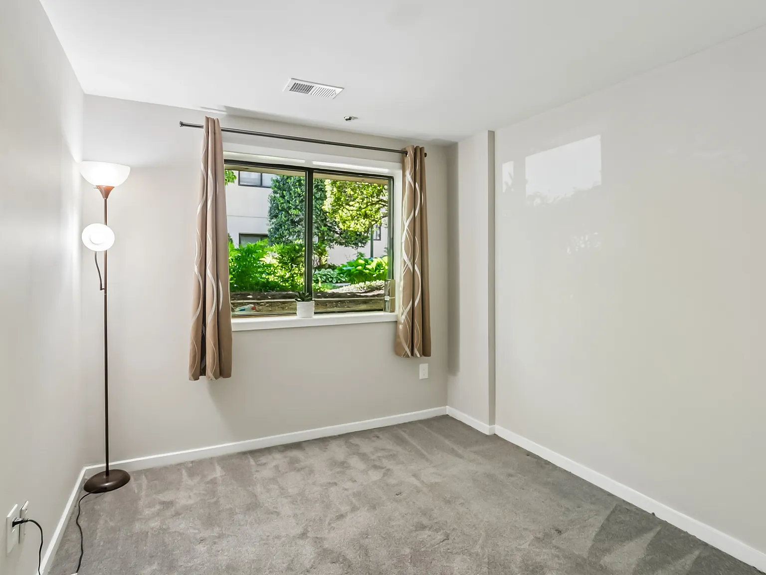 2 bed, 847 sqft, $1,990 — Photo 3