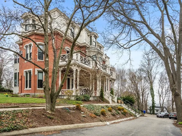 101 Summit Ave APT E, Brookline, MA 02446