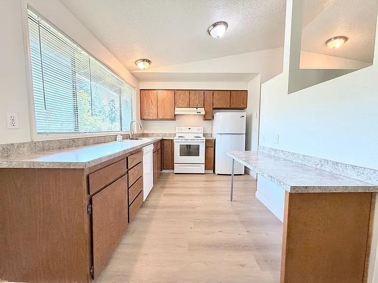 7060 SW Montauk Cir — Photo 3