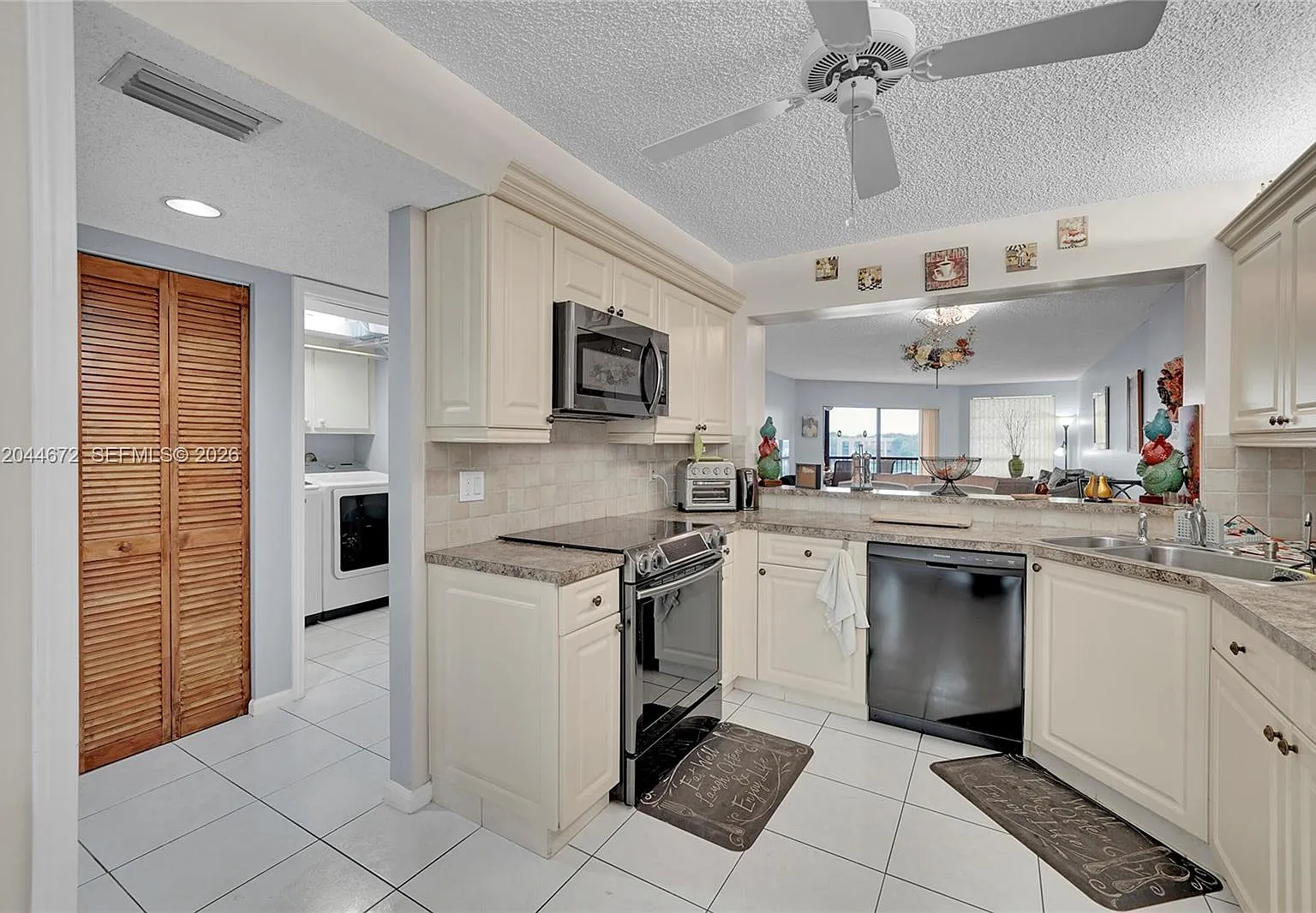 Fairfax Condominium — Photo 2