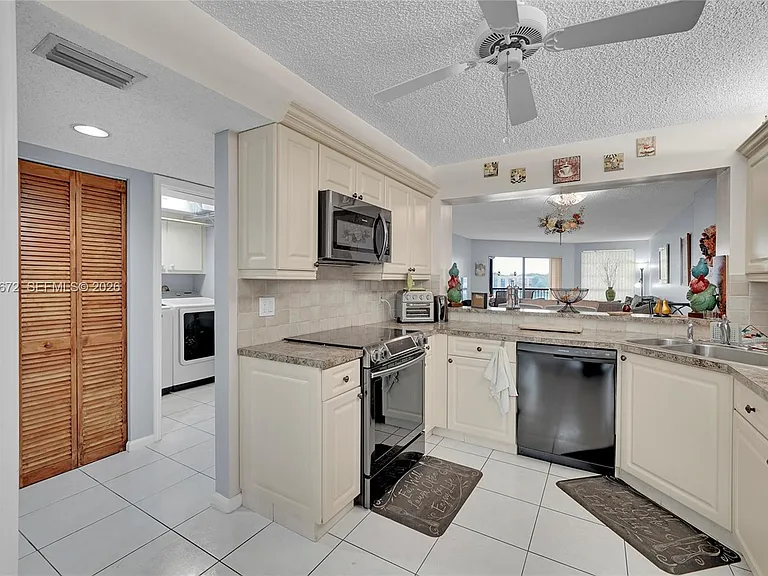 7250 Fairfax Dr #302 — Photo 2