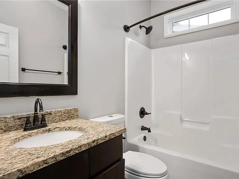 2162 Larchwood Rd SW — Photo 9