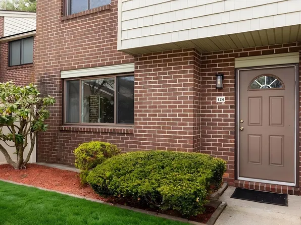 124 Greenbrook Dr Unit 124, Stoughton, MA 02072