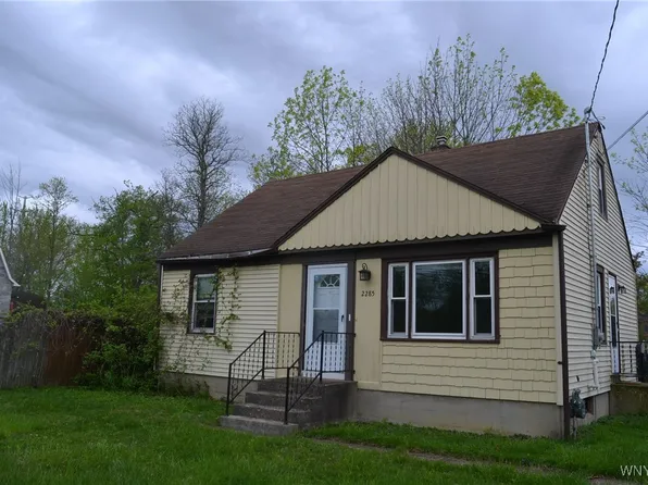 2285 Pleasant Ave, Lake View, NY 14085