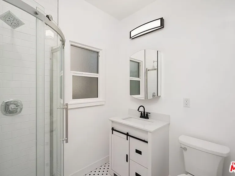 4526 Saint Elmo Dr — Photo 10