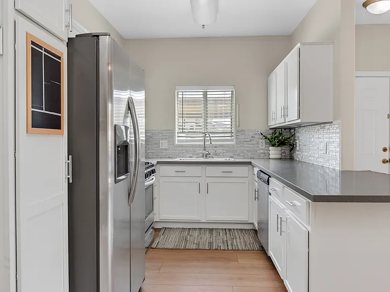 2291 W Horizon Ridge Pkwy #1106 — Photo 2