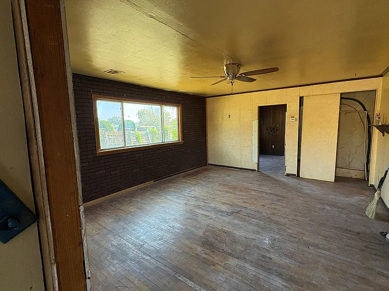 603 W Apache St — Photo 9