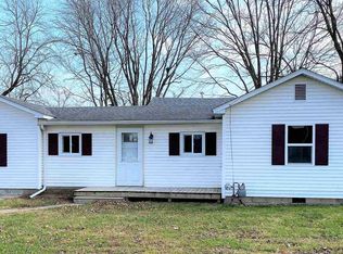 807 S Main St, Clay City, IL 62824