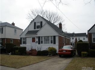 465 Emory Rd, Mineola, NY 11501