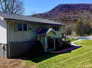 271 S Curve Rd, Altoona, PA 16601