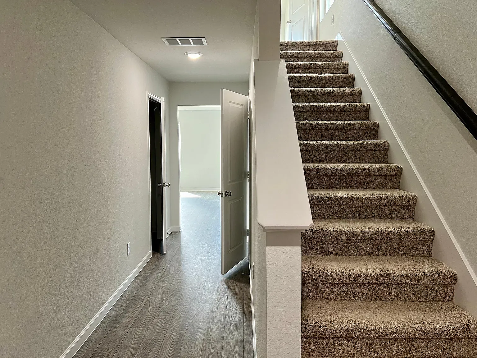 4 bed, 2.5 bath, 2002 sqft, $2,100 — Photo 3