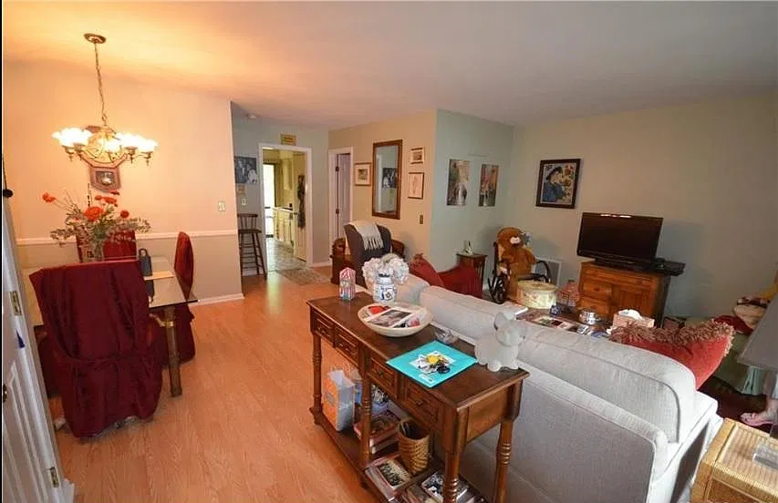 375 Glendale Ave — Photo 4